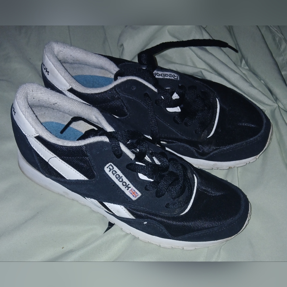 Classic Reebok Size 6 Women